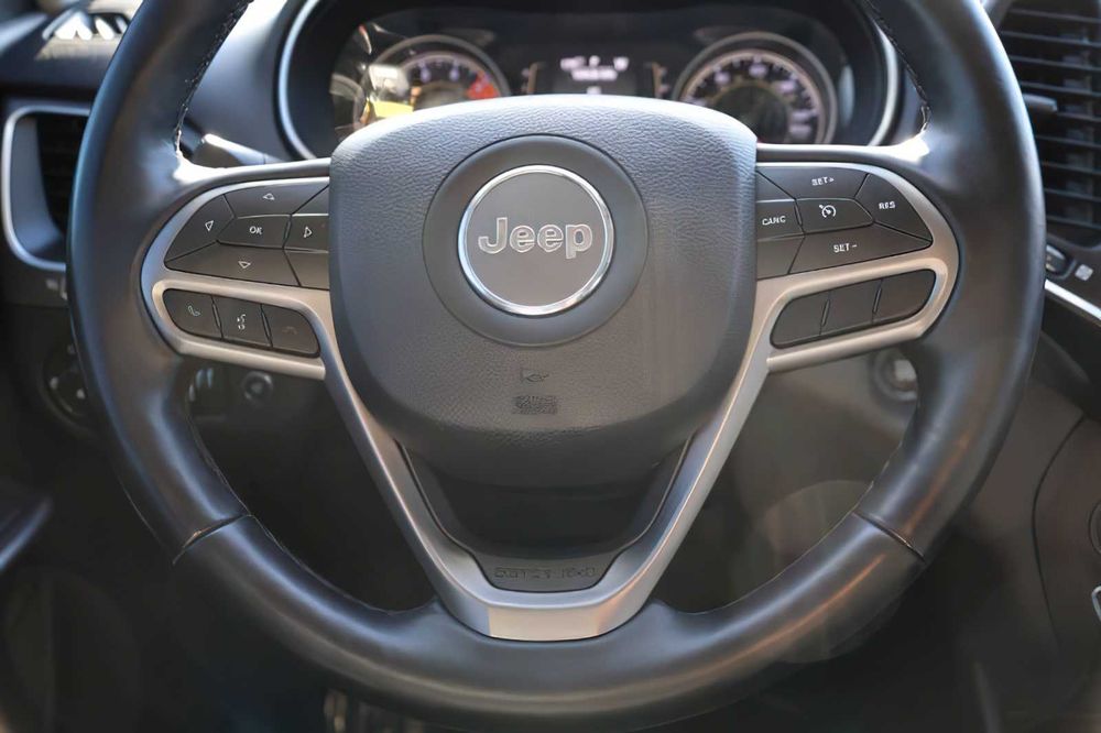 Jeep Cherokee      2020