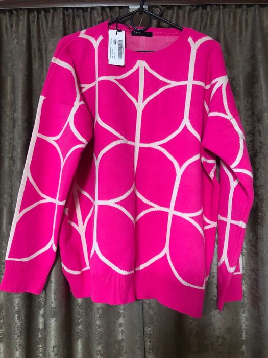 Новий светр в гарному кольорі