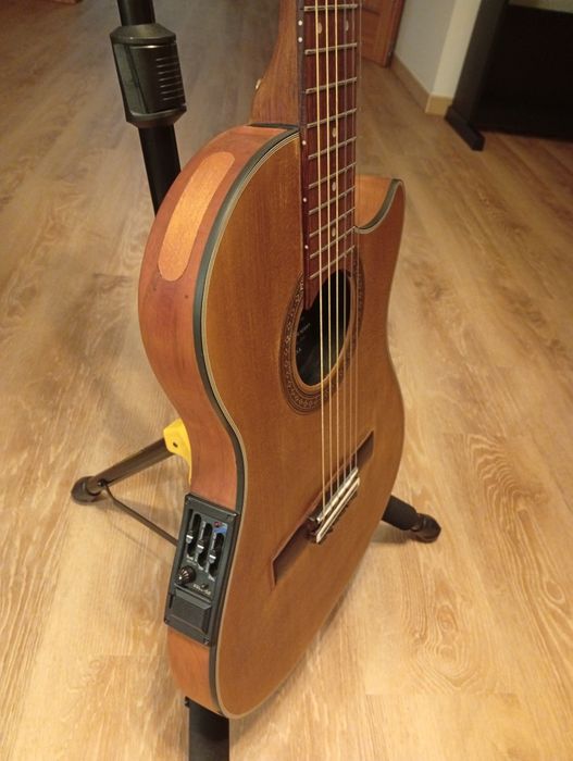 Guitarra Semi Acústica Nylon "Vester"