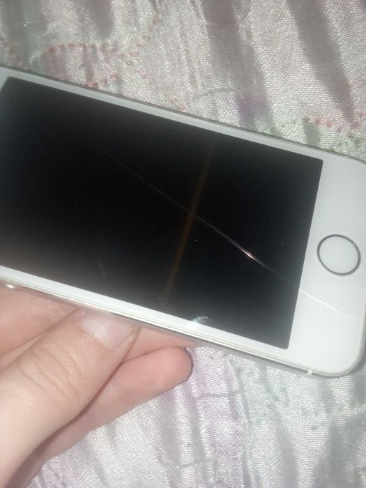 iPhone 5 на запчастини, тріснутий екран