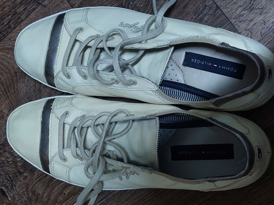 Кожаные кроссовки