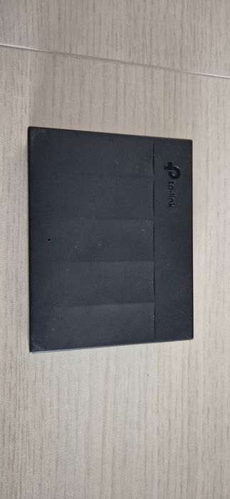 Switch TP-Link  Gigabit 5 entradas

Portas Preto