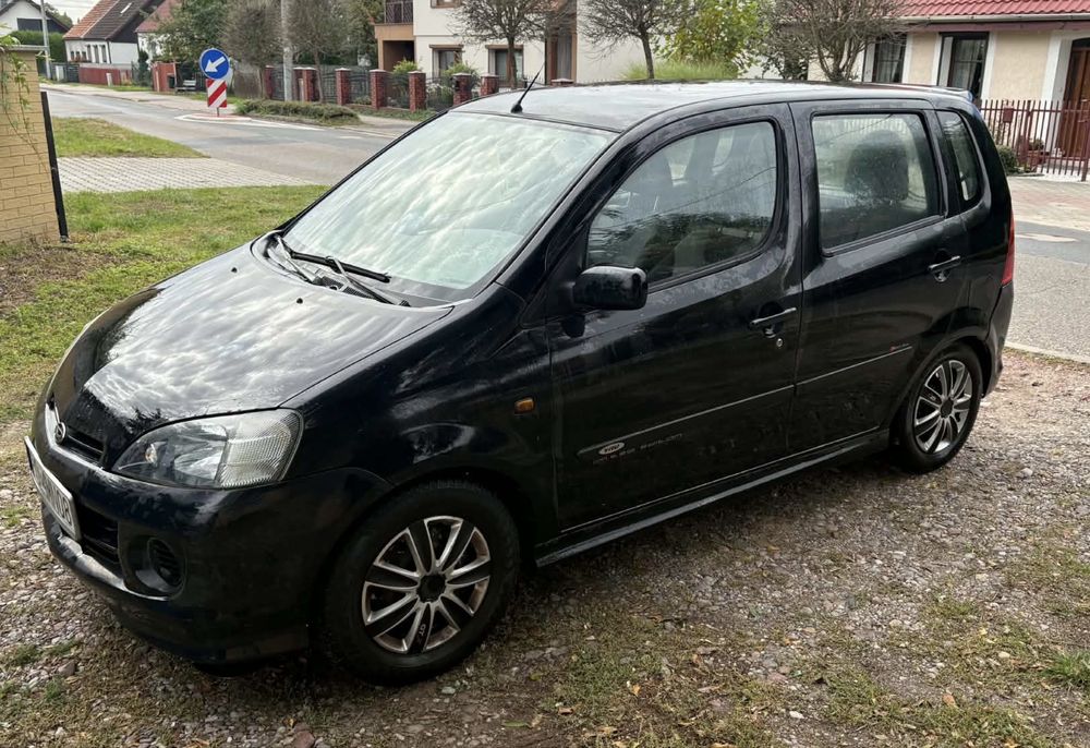 Daihatsu YRV
