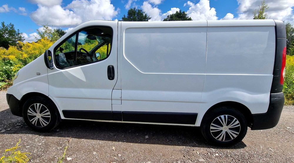 Renault Trafic 2.0 KLIMA kamera cofania zestaw głośnomówiący