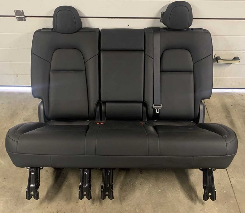 Комплект сидінь на Tesla model S 2016-2021 рік