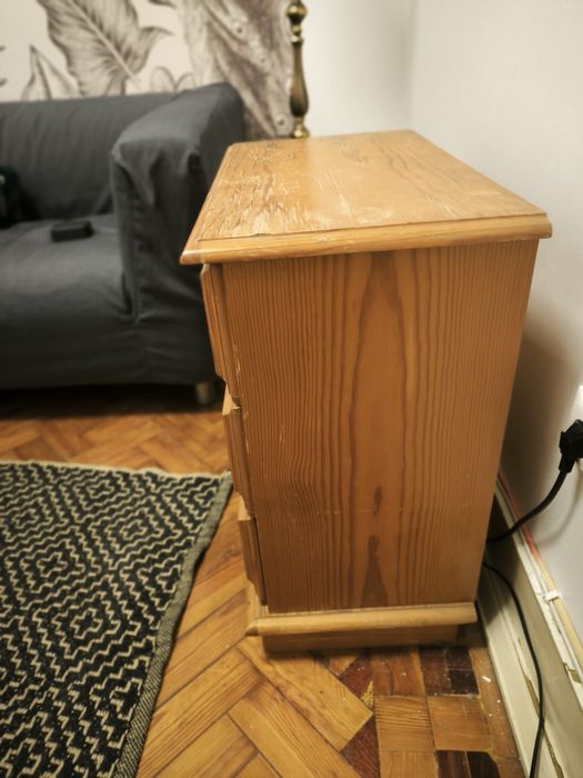 Mesa de cabeceira em madeira maciça – estilo rústico/vintage