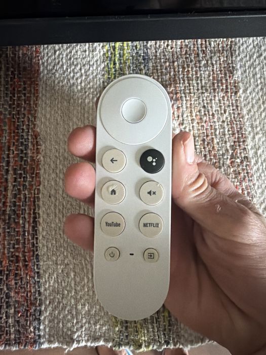 Tv 32” + chrome cast com comando