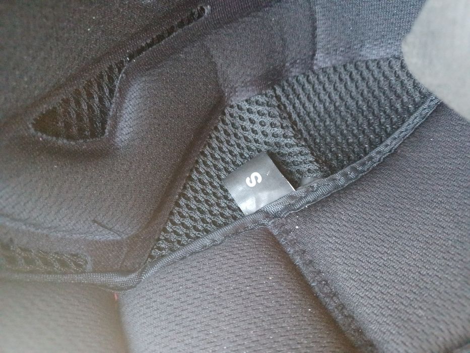 Мото шолом з апаратурою для прослуханя музики