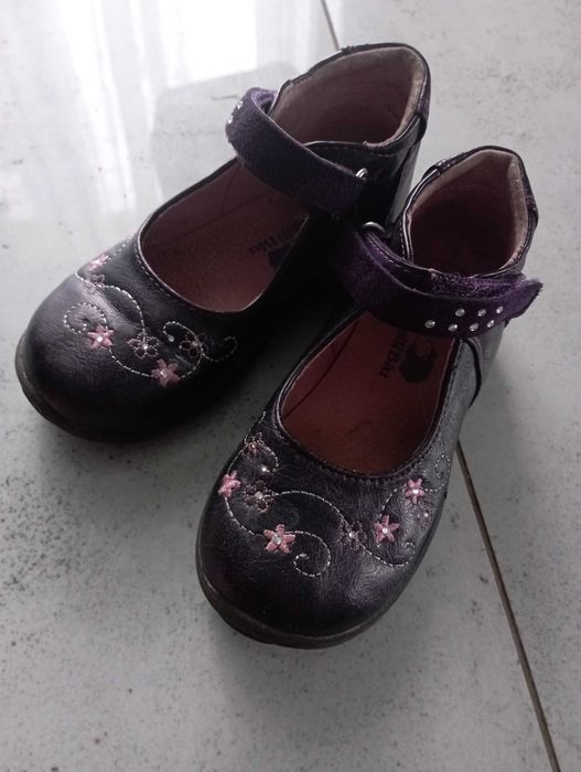 Buty wiosenne dla  dziewczynki 24