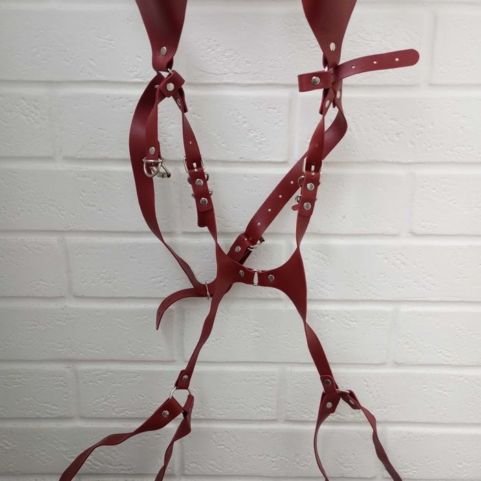 Женская эротическая портупея б/у . (кожа/кожзам).