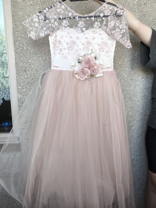 Продам сукню на дівчинку 5-6 років