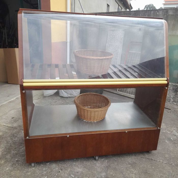 Móvel expositor de padaria, pastelaria e afins