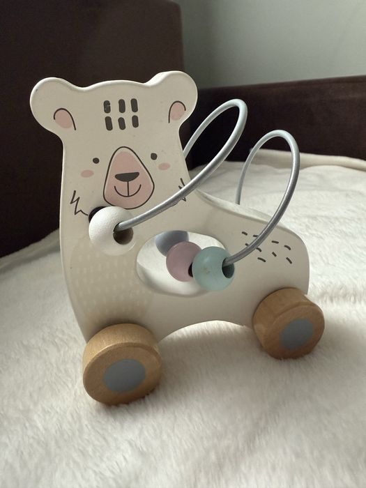 Zabawka drewniana do ciagania lupilu