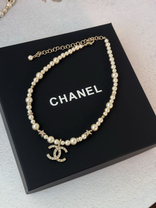 Різні моделі Кольє та чокери chanel, нові, з камінням та перлинками