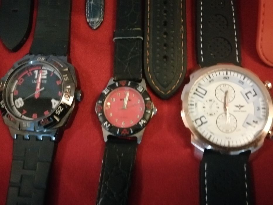 Relogios de homem e Senhora a pilhas e a funcionar.