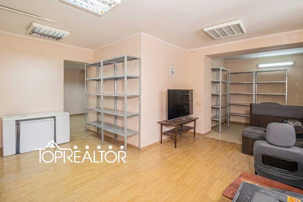 Продаж комерційного приміщення на вул. Молочна, 11