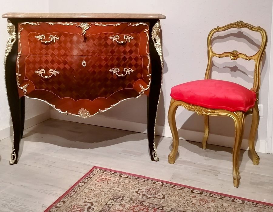 Clássica Antiga Cómoda, Luís XV. Pau-santo e parqueterie. Mármore