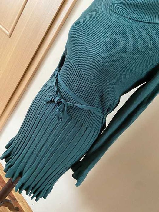 Sweterkowa sukienka midi golf butelkowy zielony ciemny   m l 38