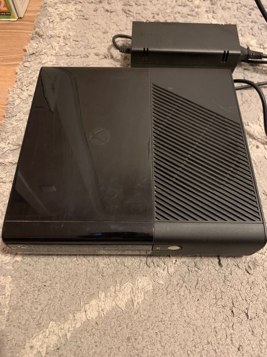 X-Box 360 250 GB Kinect + gry