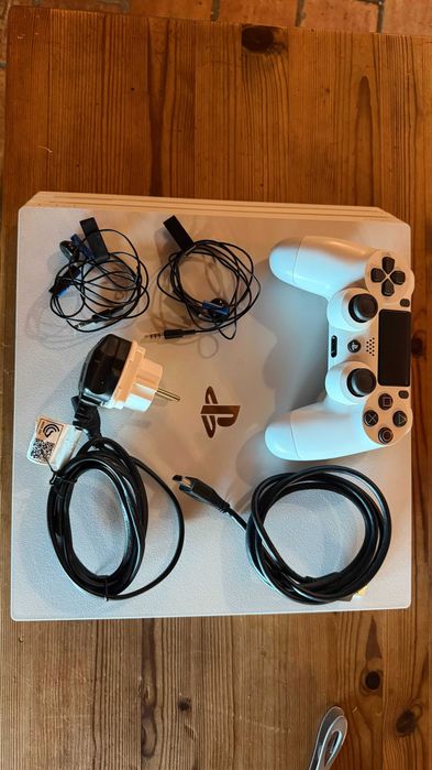 PS4 Pro 1TB Glacier White (Branca) - Caixa Original + Acessórios