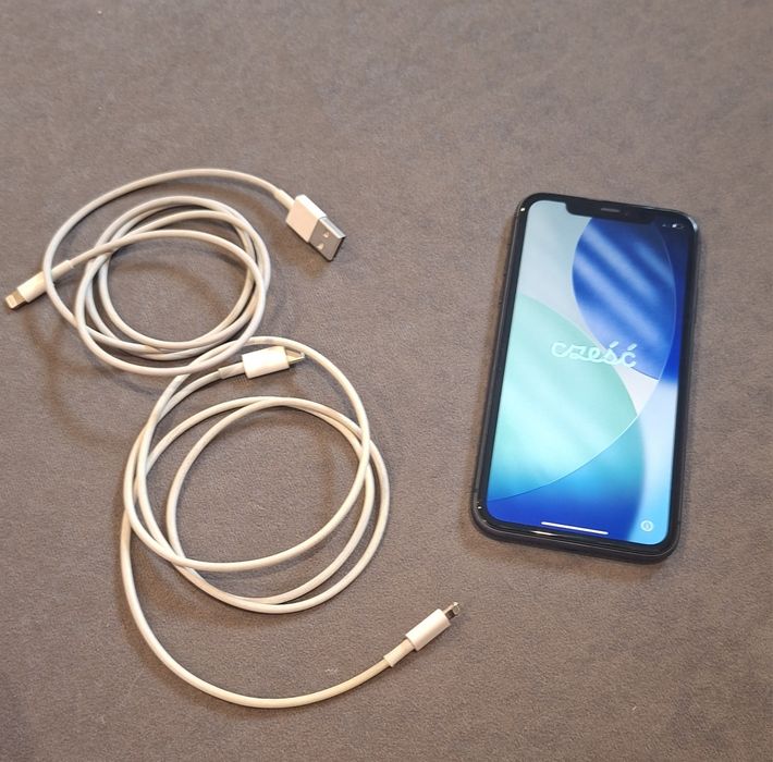 IPhone 11 4 Ram 64 GB plus kable