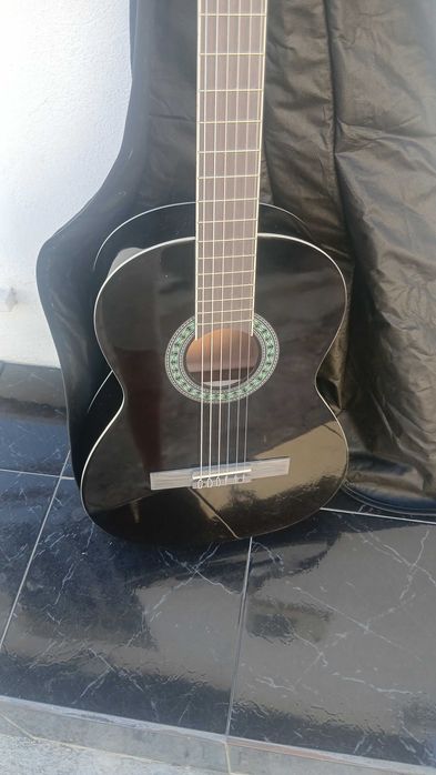 Viola completamente nova com capa.