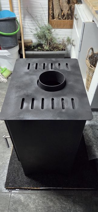 Salamandra a lenha usada em excelentes condições