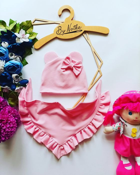 Czapka z chustą z falbanką