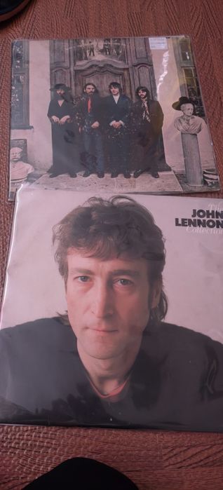 The Beatles 
Hey Jude 

John Lennon 
Collection 

Capas e discos bom e