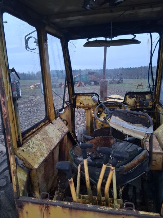 Koparko-Ładowarka Ford 19-501 uszkodzona+4 łyzki