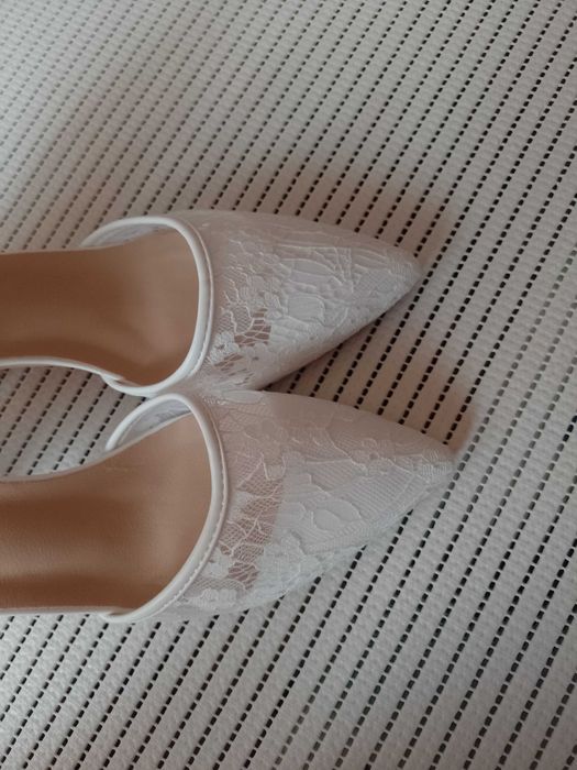 (38) Białe, koronkowe czółenka ślubne , NOWE