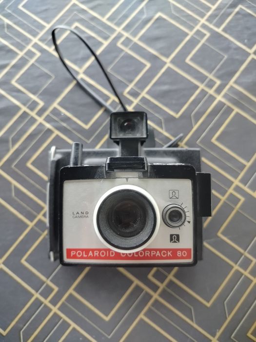 Polaroid, kolekcjonerski aparat fotograficzny.