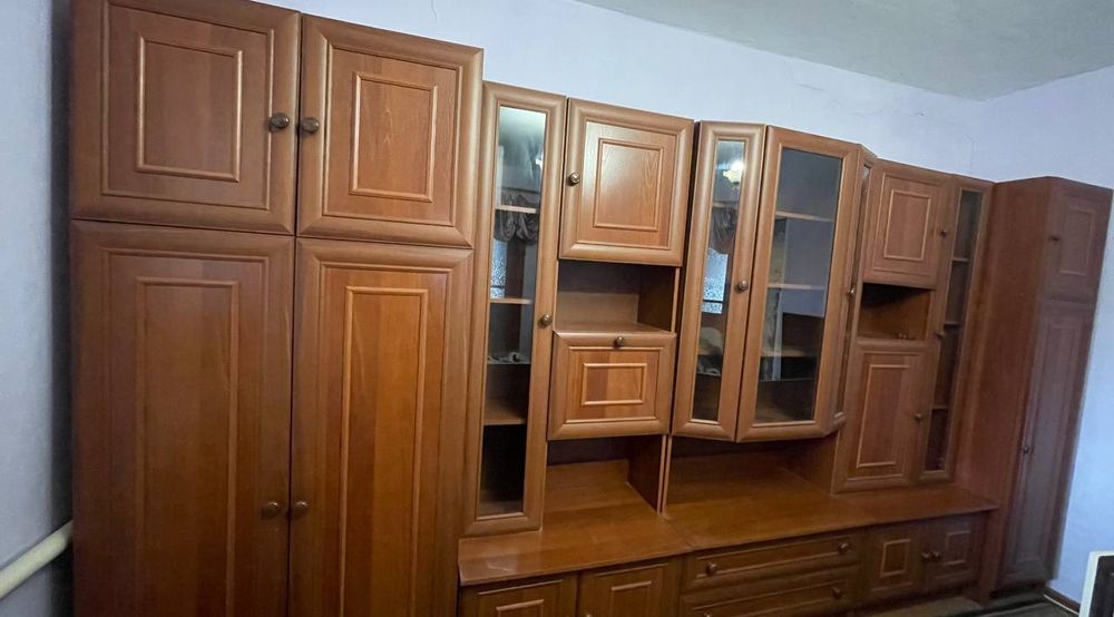 Продається стінка