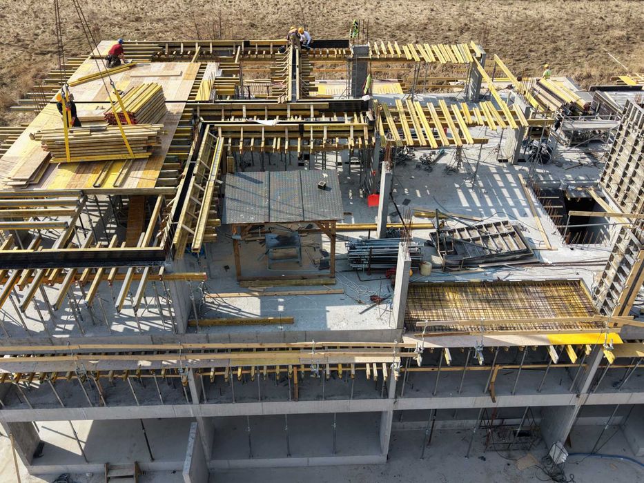 Wynajem sprzedaż szalunków rusztowań podnośników kontenerów ogrodzeń