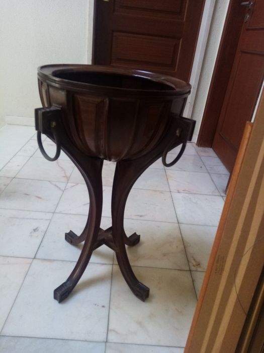 Floreira em madeira, peça antiga