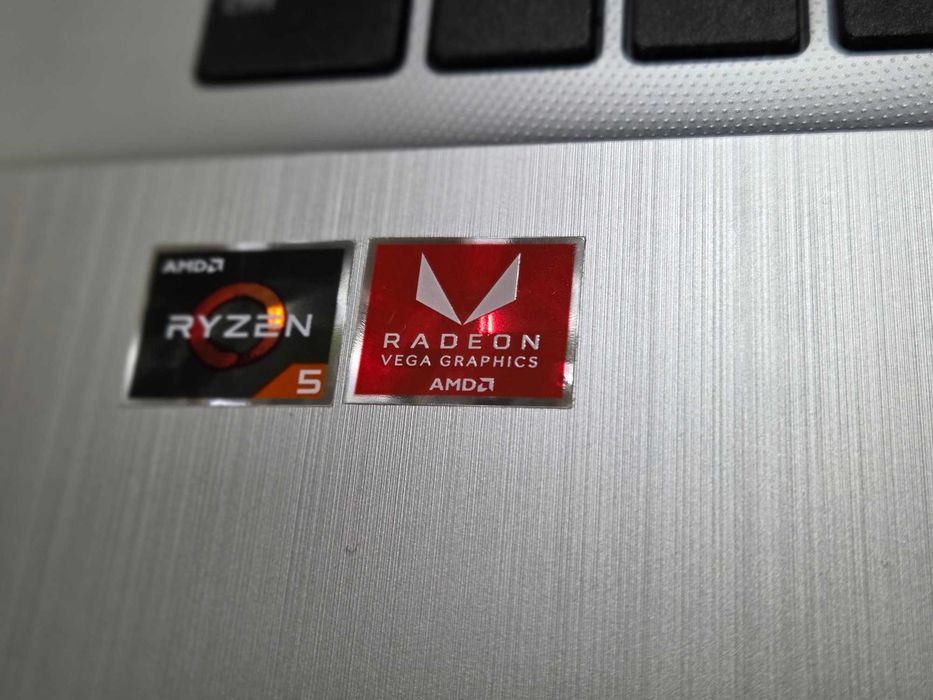 ASUS VivoBook 15 R504ZA Ryzen 5/8GB/256SSD