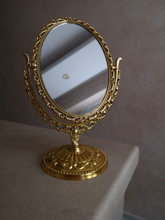 Lusterko w kolorze złotym