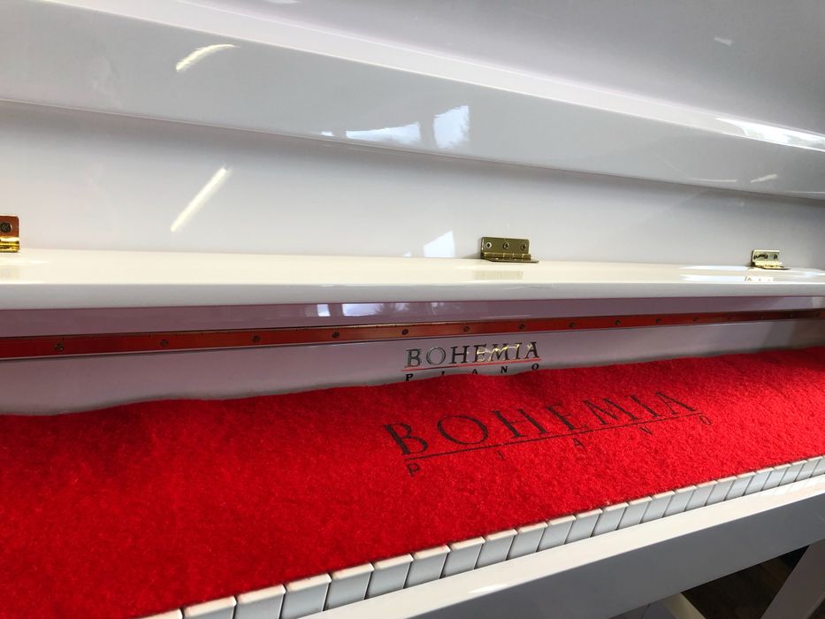 Pianino biale Bohemia Bechstein All Inclusive