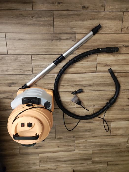 Odkurzacz piorący RIWAL