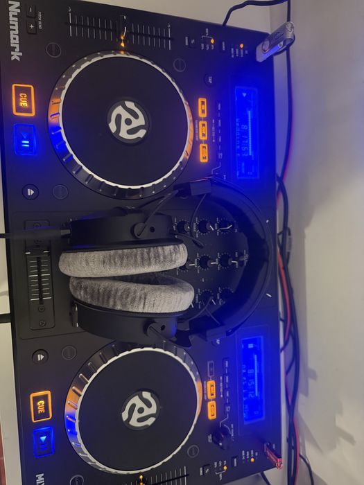 Mesa mistura Numark Mixdeck Express como nova