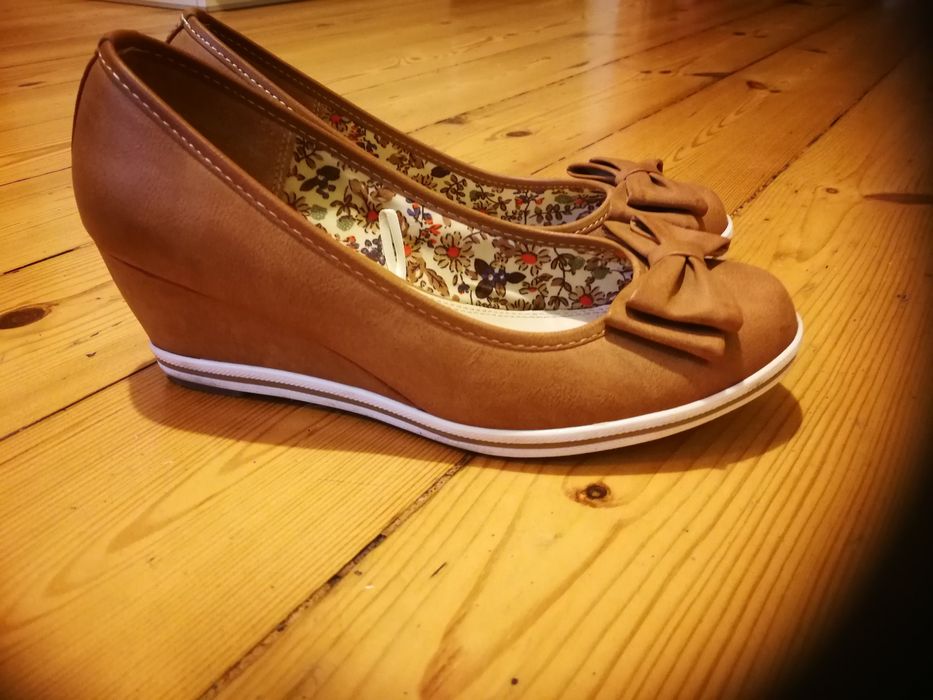 Buty na koturnie 36