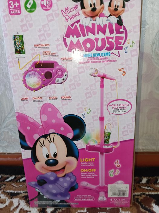 Мікрофон музичний на стійці