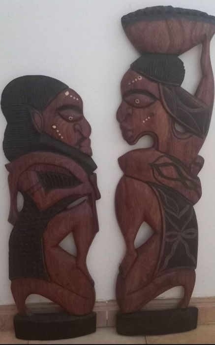 Esculturas/ estátuas em madeira