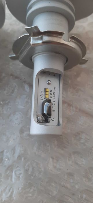 Лед лампи філіпс н 4