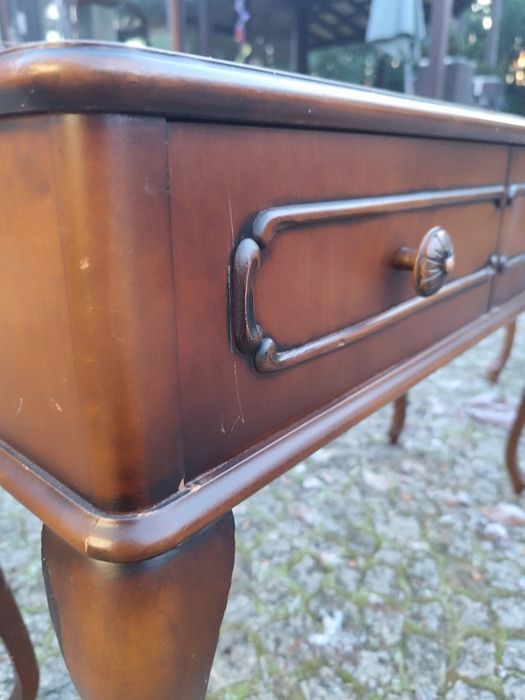 Zdobiony kredens drewniany