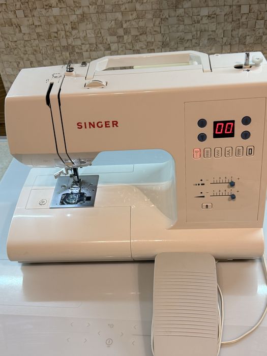 Швейна машинка Singer 7466