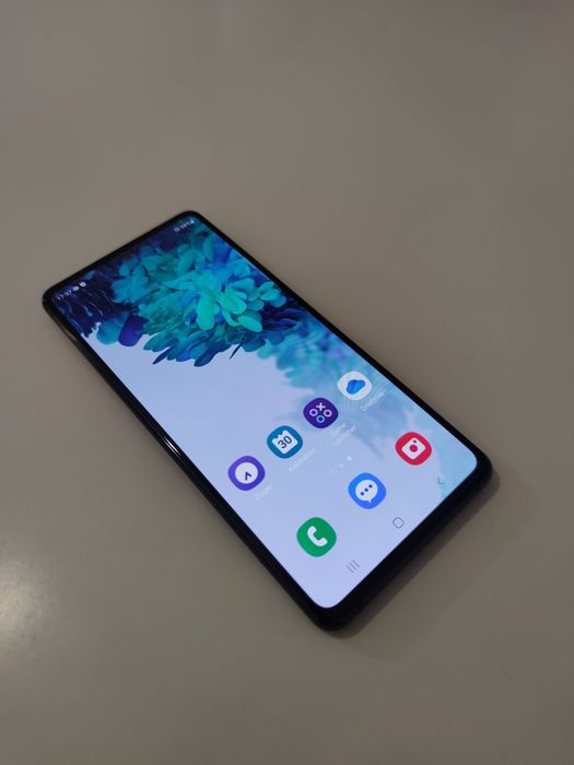 Samsung S20 FE  8gb /256 super stan