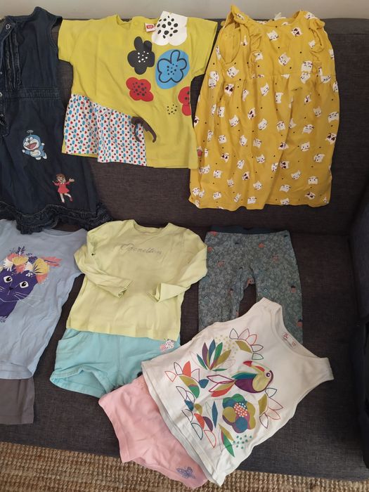 Lote 30 -  20 peças de roupa de menina Verão 2 anos