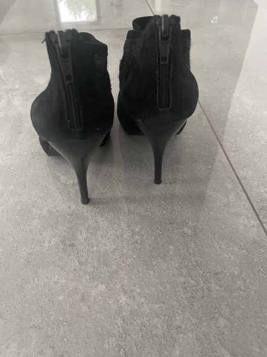 Zamszowe botki z koronka