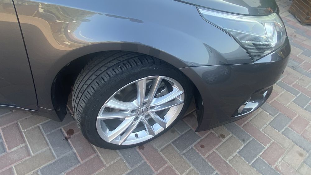 Продам тойота авенсис т27 автомат универсал 2013гв дизель 2,23